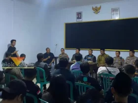 Jajaran Polresta Banyuwangi, Polda Jatim bersama TNI serta dua Ketua Cabang perguruan silat di Banyuwangi, menggelar Rapat Rakor konsolidasi di aula Polsek Gambiran, Minggu (12/1/2025)(blok-a.com/Kuryanto).