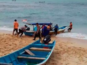 Pencarian siswa SMP 7 Mojokerto yang terseret ombak di Pantai Drini, Gunungkidul, Selasa (28/1/2025). (foto: istimewa)