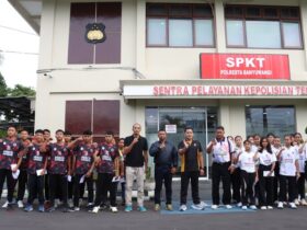 Kapolresta Banyuwangi lepas atlet voli berlaga di Kejurprov Jawa Timur, di GOR Delta Sidoarjo, Jumat (10/1/2025).(blok-a.com/Kuryanto)
