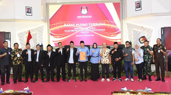 Rapat pleno terbuka KPU Sidoarjo penetapan pasangan Bupati-Wakil Bupati terpilih, Kamis (9/1/2025).