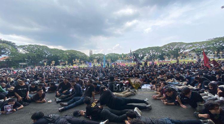 Aksi demo Malang Memanggil, Selasa (18/2/2025).