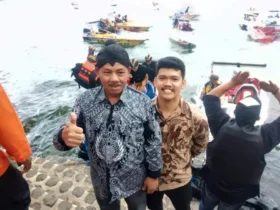 Wakil Ketua DPRD Magetan Suyatno didampingi Kelvin Kusuma Wardhana Anggota DPRD Magetan fraksi PKB saat menghadiri tradisi Labuhan Sarangan.
