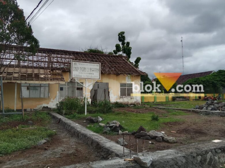 Kondisi sekolah SMP PGRI 2 Ngoro yang sengketa dengan pemdes setempat.(blok-a.com/Syahrul Wijaya)