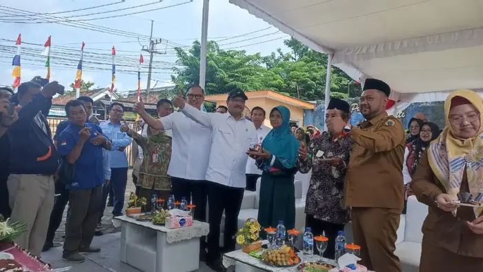 Menteri Sosial Saifullah Yusuf Kick off Kado Ulang tahun dari Presiden Prabowo bagi rakyat Indonesia berupa Program Cek Kesehatan Gratis di Puskesmas Menganti Kabupaten Gresik.(Istimewa)