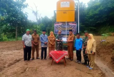 Foto bersama usai peresmian sumur bor di Dukuh Natah, Desa Selotinatah Magetan, Senin (24/2/2025).