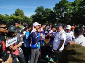 Pj Wali Kota Malang, Iwan Kurniawan saat memberikan semangat secara langsung kepada para atlet (blok-a.com / Yogga Ardiawan)