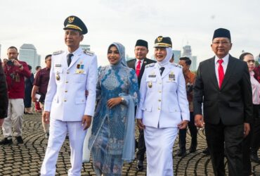 Setyo Wahono dan Nurul Azizah usai dilantik sebagai Bupati dan Wakil Bupati Bojonegoro untuk periode 2024-2029.