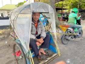 Suratman (55) tukang becak di Kota Malang (Mahasiswa Magang Unitri, Akroman)