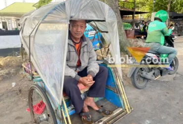 Suratman (55) tukang becak di Kota Malang (Mahasiswa Magang Unitri, Akroman)