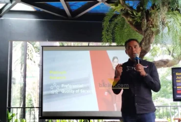 I Gusti Ngurah Sani W, saat memperkenalkan produk inovasi terbaru dari Indosat Ooredo Hutchison (blok-a.com / Yogga Ardiawan)