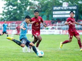 Pertandingan Persema Malang Vs Persinga Ngawi dalam cuaca hujan deras (dok/Istimewa)