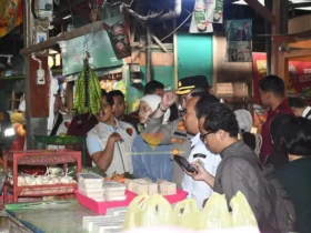 Wakil Wali Kota Malang, Ali Muthohirin bersama Forkopimda saat sidak di Pasar Madyopuro (blok-a.com / Yogga Ardiawan)