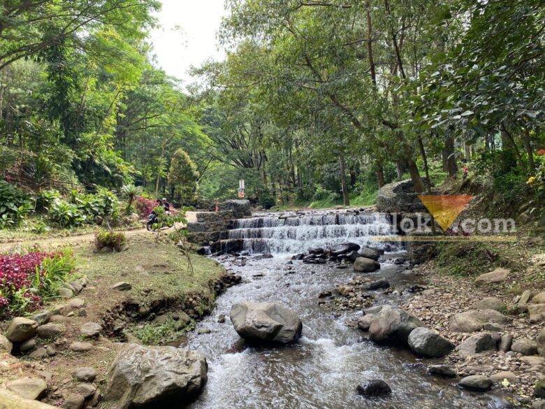 Sungai jernih di tempat wisata Bedengan, Kecamatan Dau, Kabupaten Malang (Mahasiswa Magang Unitri, Akroman)
