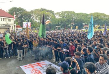 Massa aksi BEM Malang Raya hari ini, Selasa (18/2/2025) (blok-a.com/Berril)