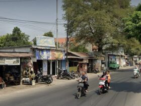 Berdirinya puluhan bangunan liar di sempadan jalan wilayah Desa Katerungan, Kecamatan Krian, patut menjadi perhatian Dinas Pekerjaan Umum Bina Marga dan Sumber Daya Air (PUBMSDA) Kabupaten Sidoarjo.