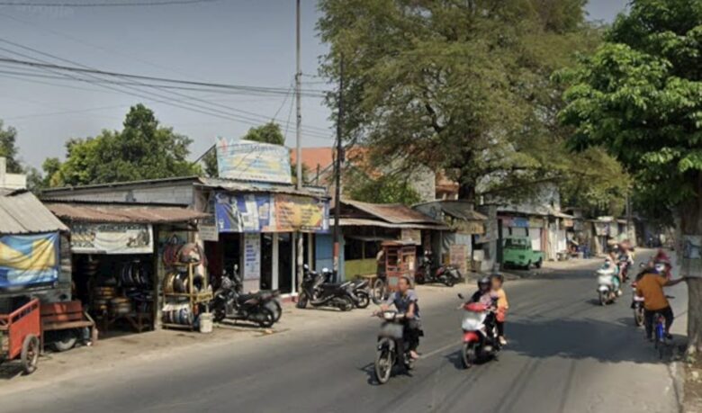 Berdirinya puluhan bangunan liar di sempadan jalan wilayah Desa Katerungan, Kecamatan Krian, patut menjadi perhatian Dinas Pekerjaan Umum Bina Marga dan Sumber Daya Air (PUBMSDA) Kabupaten Sidoarjo.