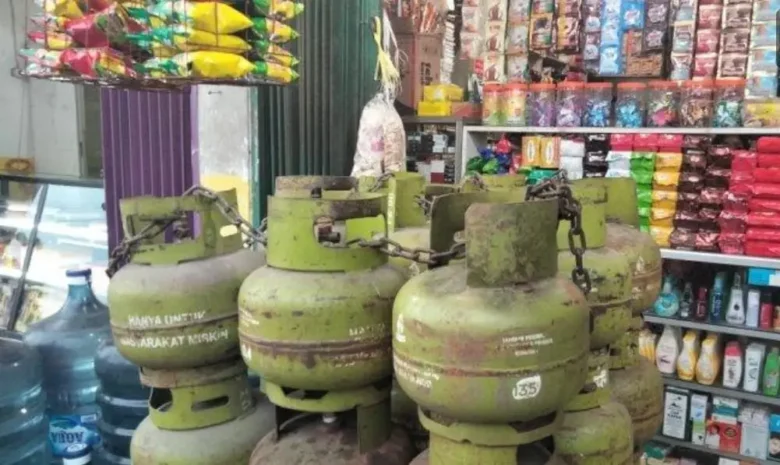 Kondisi penjualan Elpiji 3 kg di salah satu warung pengecer di wilayah Gresik.(Istimewa)