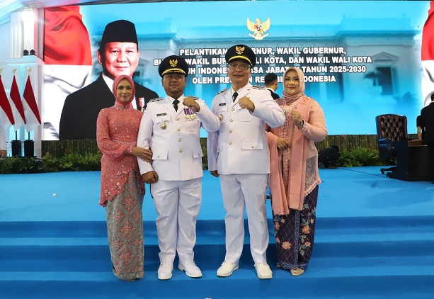 Pasangan Fandi Akhmad Yani dan Asluchul Alif resmi dilantik sebagai Bupati dan Wakil Bupati Gresik periode 2025-2030 dalam upacara yang digelar di Istana Negara.