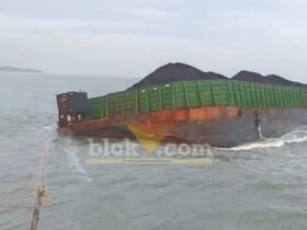 Kapal tongkang BG.PBB Tandung Balanipa 3011 dengan Tugboat Puma 179 mengalami kandas di perairan Temberu Barat, Kabupaten Sampang, Madura, Jawa Timur.(blok-a.com/ivan)