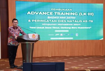 Kepala Lembaga Administrasi Nasional Republik Indonesia saat menjadi keynote speech di Advance Training Badko HMI Jatim, Jumat (14/02).