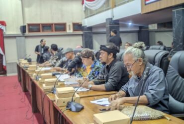 Audensi Komunitas Seni dan Budaya dengan DPRD Kota Pasuruan, Jumat (14/2/2025).