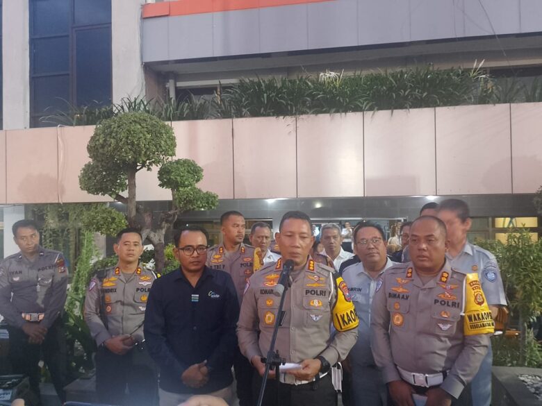 Dirlantas Polda Jatim, Kombes Pol Komarudin, menghadiri Rakor kesiapan Operasi Ketupat 2025, di Ketapang Banyuwangi, Minggu (23/2/2025) sore. (Blok-a.com/Kuryanto)