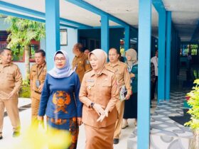 Kunjungan Wakil Bupati Bojonegoro, Nurul Azizah, bersama Ketua TP PKK, Cantika Wahono, di SMA Negeri 2 Taruna Pamong Praja, Senin (24/2/2025).