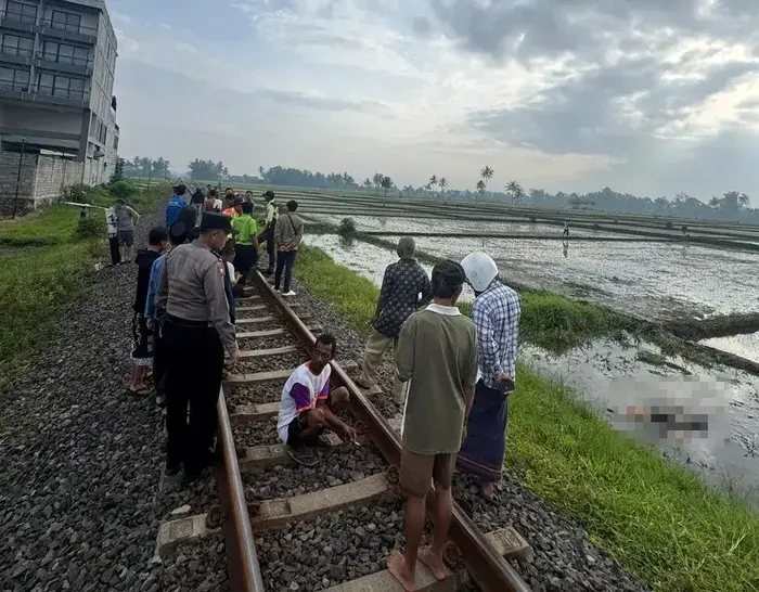 Lansia di Malang terserempet Kereta Api Malabar Bandung - Malang saat joging di perlintasan kereta api (dok. Kapolsek Kepanjen for blok-a.com)