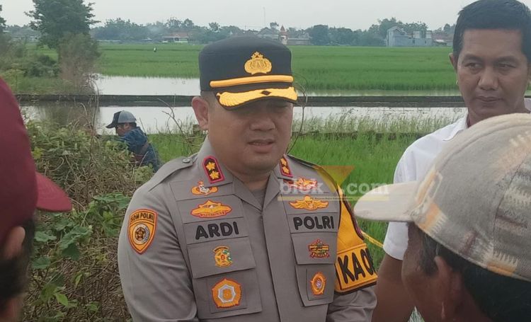 Kapolres Jombang AKBP Ardi Kurniawan saat memberikan keterangan kepada wartawan.(blok-a.com/Syahrul Wijaya)