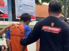 Pelaku mutilasi di Jombang saat digelandang di Mapolres Jombang.(blok-a.com/Syahrul Wijaya)