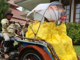 Sembako pengganti karangan bunga ucapan pelantikan Bupati-Wakil Bupati Banyuwangi, Kamis (20/2/2025).(blok-a.com/Istimewa)