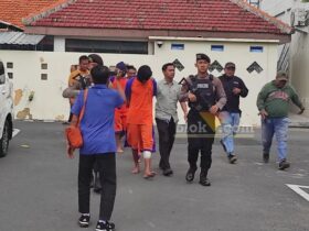 pelaku saat digelandang ke Mapolres Jombang.(blok-a.com/Syahrul Wijaya)