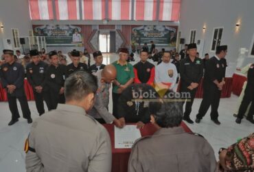 Penandatanganan deklarasi damai Polres Blitar bersama Forkopimda dan perguruan silat se-Blitar Raya. (blok-a.com/Fajar)