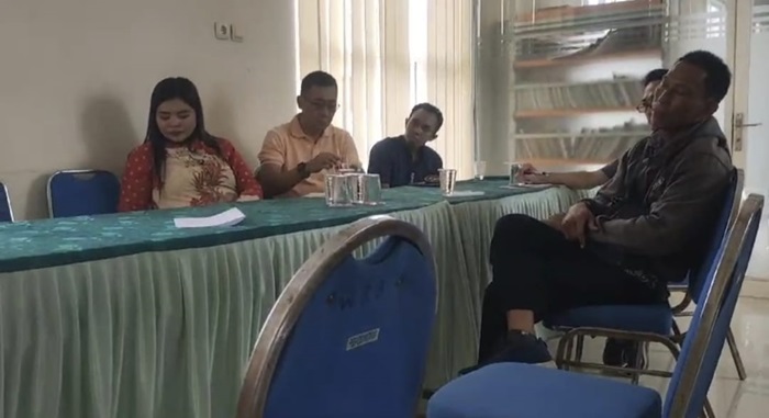 Pertemuan Pemerintah Desa Waruberon, Kecamatan Balongbendo dengan perwakilan 6 perusahaan.
