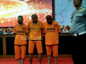Tiga anggota perguruan silat yang ditetapkan sebagai tersangka pengroyokan. (blok-a.com/Fajar)