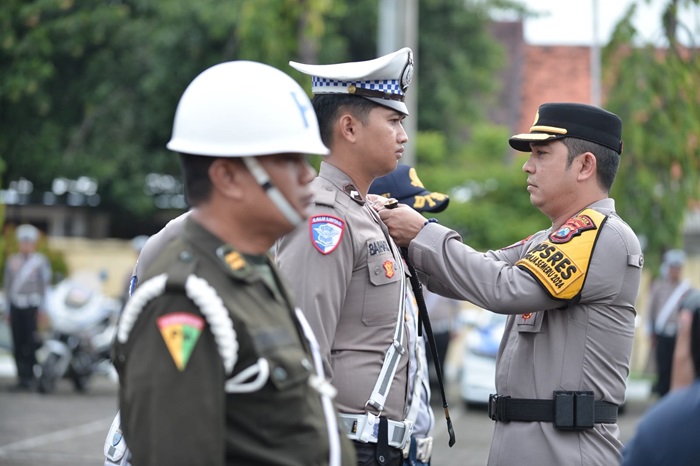 Apel gelar pasukan Operasi Keselamatan Semeru 2025 di halaman Mapolres Situbondo, Senin (10/2/2025).