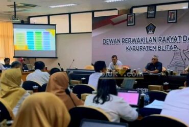 Rapat Panitia Khusus (Pansus) DPRD Kabupaten Blitar membahas LKPJ Bupati Blitar Tahun 2024. (blok-a.com/Fajar)