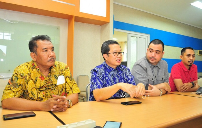 Hasbi A. Rahman,Wakil Ketua Bidang Pertanahan DPD REI Jawa Timur (batik coklat).