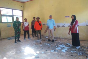 Ketua DPRD Magetan Suratno saat melakukan peninjauan di SDN 1 Ngelang, Kartoharjo, Magetan, Kamis (13/2/2025).