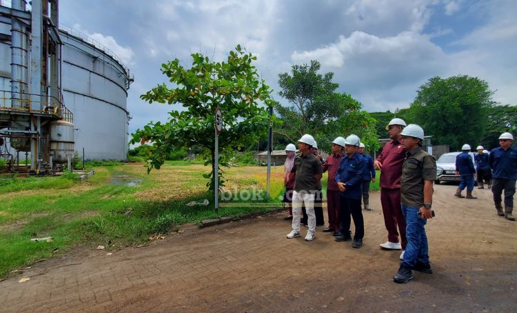 Para wakil rakyat di komisi III DPRD Kabupaten Mojokerto saat melaksanakan sidak ke PT Enero.(Blok-a.com/Syahrul Wijaya)