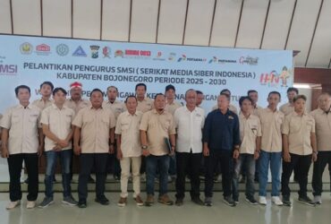 Pelantikan pengurus SMSI Kabupaten Bojonegoro periode 2025-2030 di Pendopo Malowopati, Kamis (27/2/2025).
