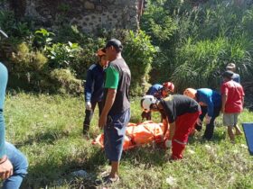 Proses evakuasi penemuan mayat di kawasan Blimbing Kota Malang (dok/istimewa)