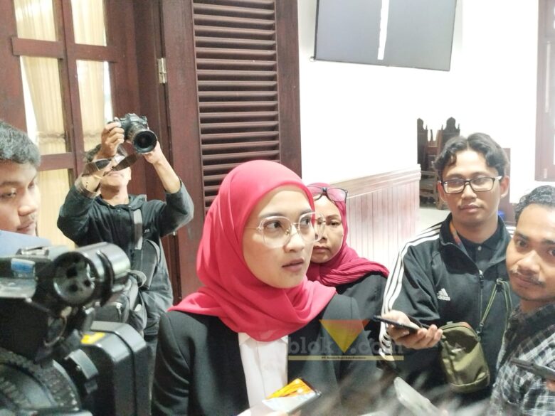 Ketua DPRD Kota Malang, Amithya Ratnanggani Sirraduhita saat bertemu awak media seusai Rapat Paripurna Pembahasan 4 Ranperda (blok-a.com / Yogga Ardiawan)