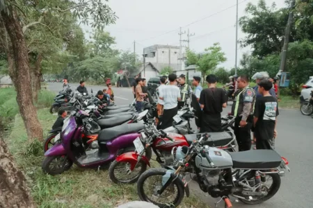 Puluhan motor balap liar Mojokerto yang diamankan polisi.(blok-a.com/Syahrul Wijaya)