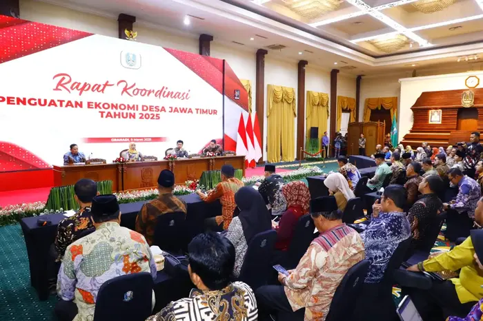 Suasana rapat koordinasi penguatan ekonomi desa di gedung Grahadi Surabaya.(Dokumen Kominfo)