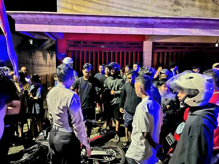 Kecelakaan lalu lintas di Jalan Kenari, Kelurahan Plosokerep, Kecamatan Sananwetan. (blok-a.com/Fajar)