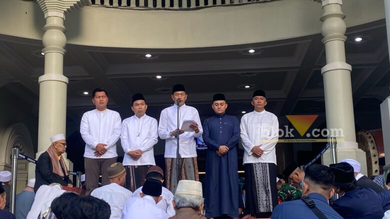 Walikota Malang, Wahyu Hidayat saat Memberi Sambutan dalam rangka Sholat Idul Fitri 1446H (blok-a.com / Berril Labiq)