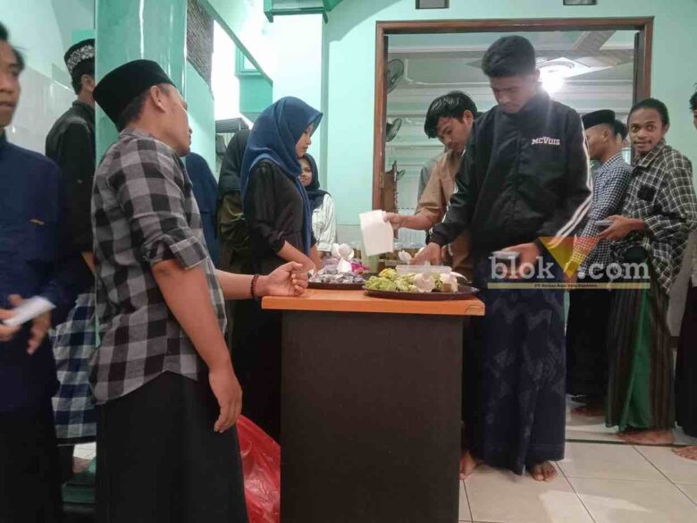 Buka Bersama di Masjid Nurul Huda saat bulan Ramadan (Mahasiswa Magang Unitri)