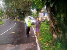 Kecelakaan lalu lintas kembali terjadi di Kabupaten Malang. Kecelakaan itu terjadi siang tadi, Jumat (7/3/2025) di Jalan Raya Karangduren, Kecamatan Pakisaji, Malang