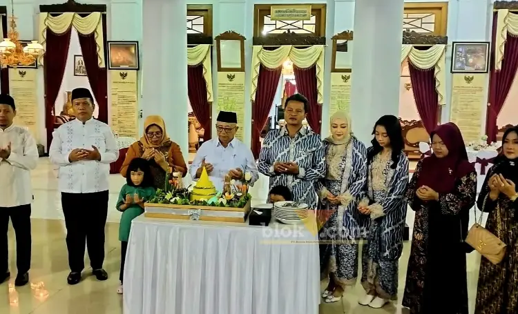 Acara tumpengan menyambut kedatangan Bupati Blitar Rijanto dan Wabup Blitar Beky Herdiansyah yang baru datang dari retret di Magelang. (blok-a.com/Fajar)